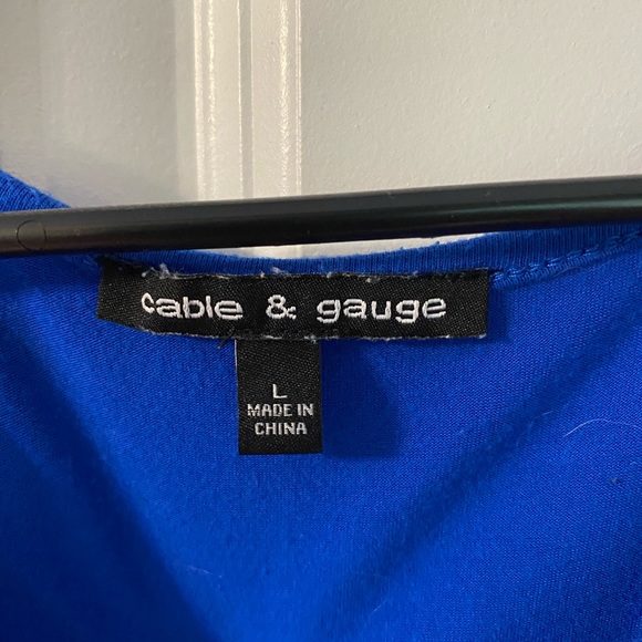 Bell sleeve lace bottom size L t shirt - Picture 3 of 4